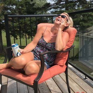 Meet your Posher, Suzanne